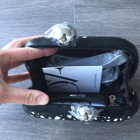 NWT Diane Von Furstenberg Black & White Clutch - Picture 4 of 10